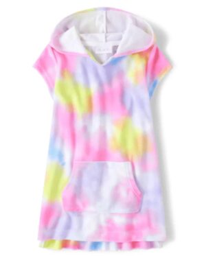 Salida de playa para niña con capucha y estampado tie dye multicolor disponible en Rosy Badia.