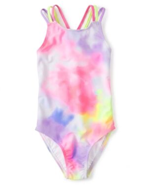 Traje de baño enterizo para niña con estampado tie dye multicolor disponible en Rosy Badia.