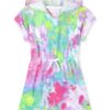 Traje de baño enterizo para niña con estampado tie dye multicolor disponible en Rosy Badia.