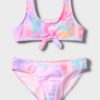 Bikini para niña de dos piezas con estampado tie dye multicolor disponible en Rosy Badia.