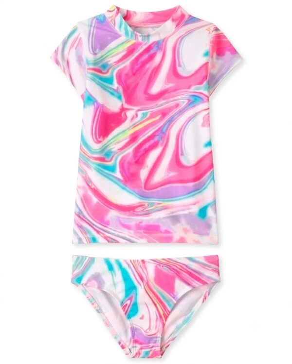 Traje de baño para niña con camiseta de manga corta y estampado mármol multicolor disponible en Rosy Badia.
