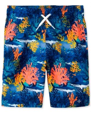 Home Traje de baño tipo bermuda para niño con estampado de tiburones y arrecifes disponible en Rosy Badia.