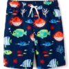 Bermuda de baño para niño con diseño de peces tropicales y fondo marino disponible en Rosy Badia.