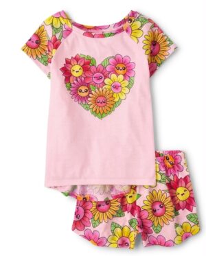 Pijama infantil de algodón para niña con flores sonrientes y short estampado floral.