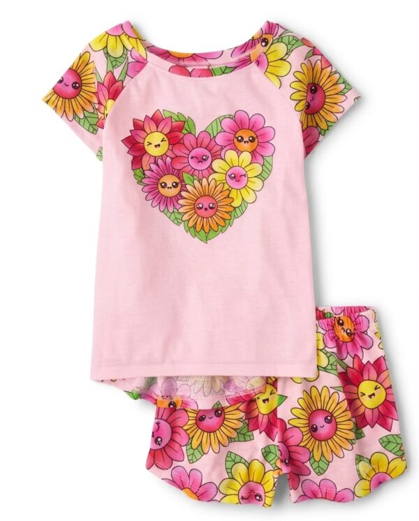 Pijama infantil de algodón para niña con flores sonrientes y short estampado floral.