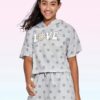 conjunto infantil de verano con capucha "love" y margaritas para niña