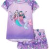 Pijama infantil de dos piezas para niña con diseño de sirenas, caballitos de mar y short estampado.
