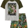 Pijama infantil para niño con camiseta Boss Mode de dinosaurios y short estampado con dinosaurios.
