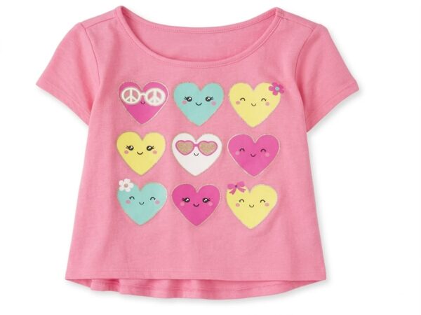 camiseta rosa de corazones para niña