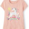 camiseta coral de niña con unicornio y arcoíris